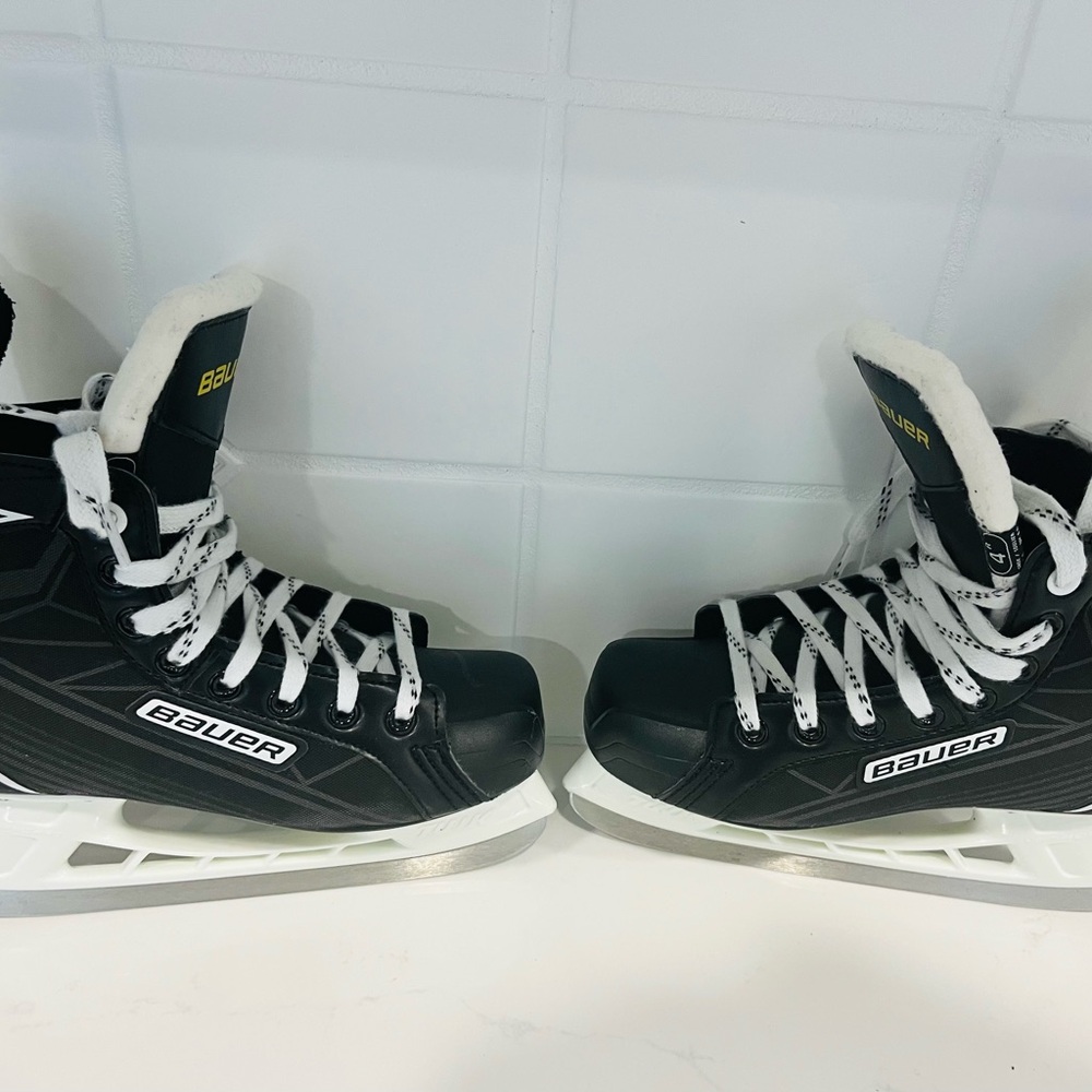 2015 Bauer Supreme 140 Hockey Skates Size 4 (new)
